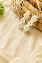 Load image into Gallery viewer, Ganchitos bordados Antonia