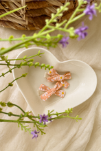 Load image into Gallery viewer, Moñito Petite margaritas pinky
