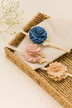 Load image into Gallery viewer, Florecitas macarena setx3
