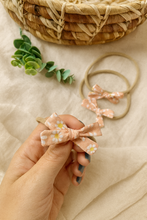Load image into Gallery viewer, Moñito Petite margaritas pinky
